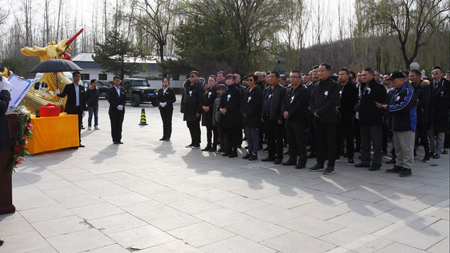 歌手、音乐人臧天朔骨函安放仪式在华龙皇家陵园举行